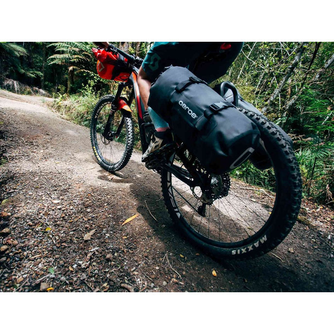 Nepremočljiva vreča črna - 12l