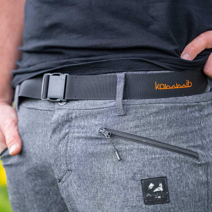 Pas za samonavijalno vrv za vleko kolesa