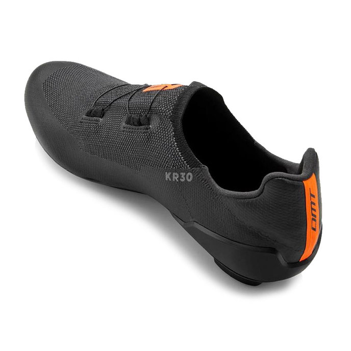 Cestni kolesarski čevlji s karbonskim podplatom in sistemom BOA DMT KR30