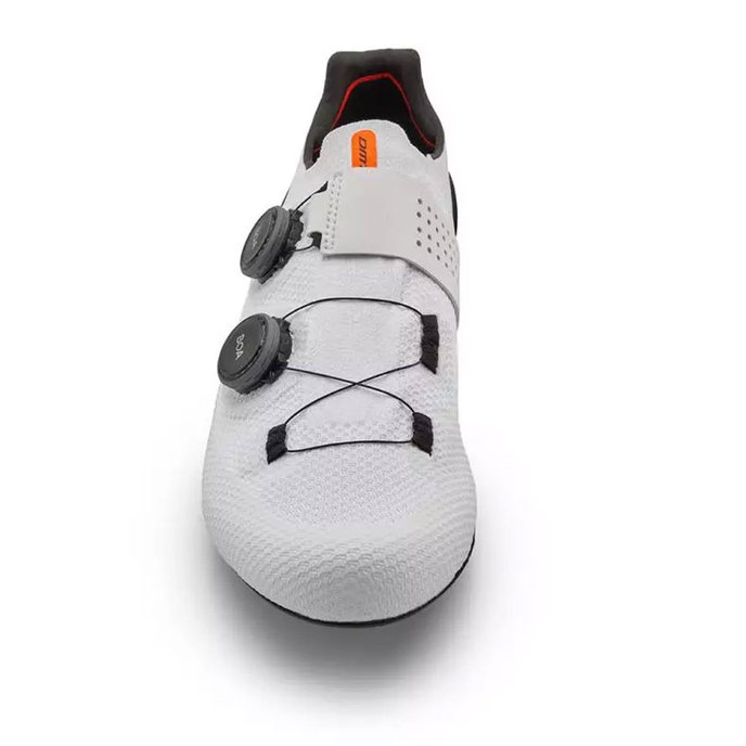 Cestni kolesarski čevlji s karbonskim podplatom in sistemom BOA DMT SH10