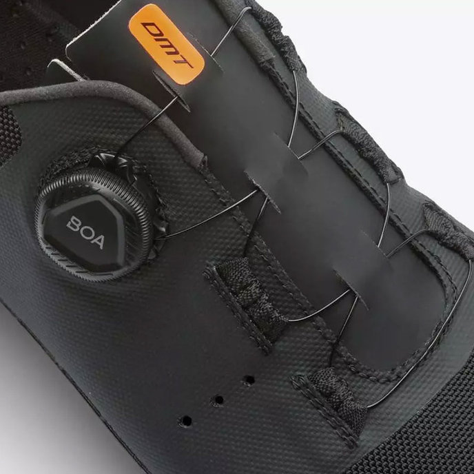 Kolesarski MTB čevlji z BOA sistemom DMT KM4 2025