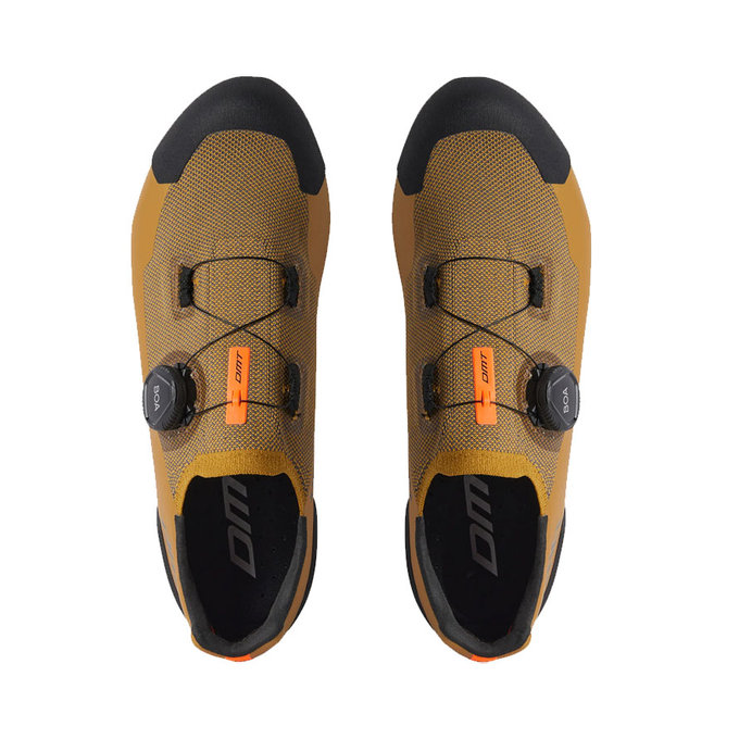 Gorsko kolesarski čevlji s karbonskim podplatom in sistemom BOA DMT KM30