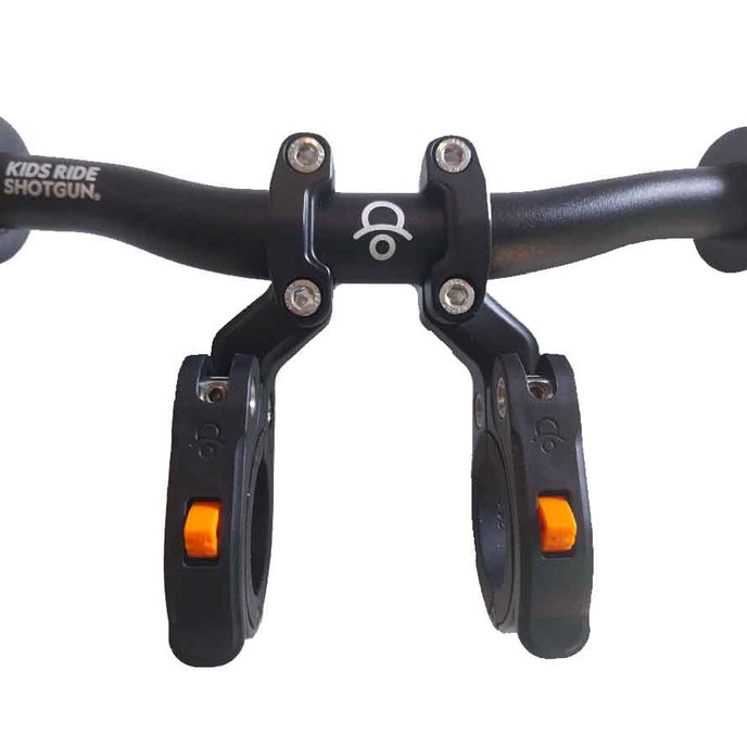 Par objemk za sprednje krmilo