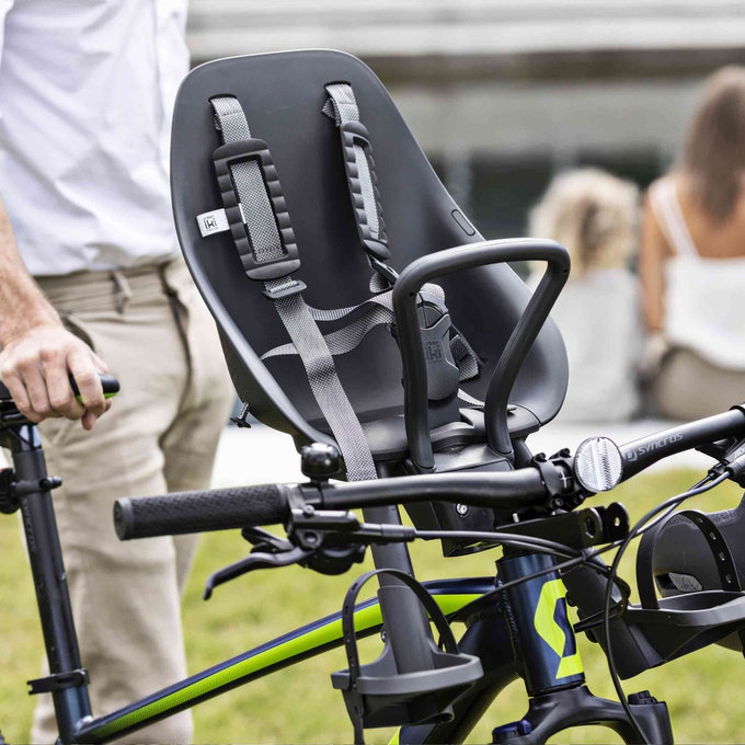 Držalo za kolo na prednjem sedežu