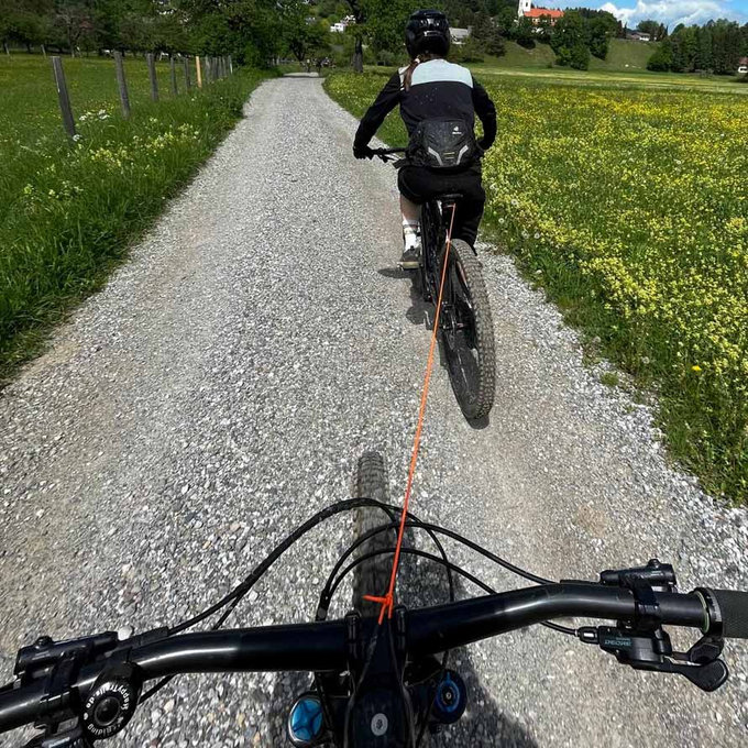 Samonavijalna vrv za vleko kolesa