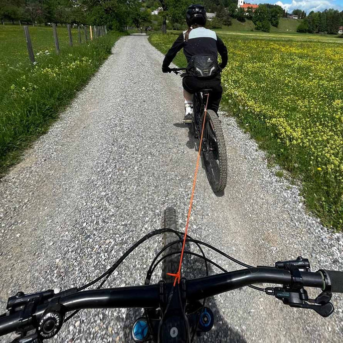 Samonavijalna vrv za vleko kolesa